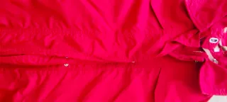 Chaqueta roja con cinturón