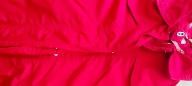 Chaqueta roja con cinturón