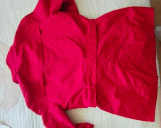 Chaqueta roja con cinturón