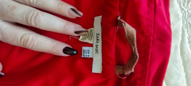 Chaqueta roja con cinturón