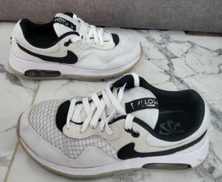 Zapatillas Nike Air Max Motif Blancas y Negras