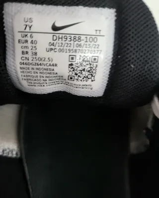 Zapatillas Nike Air Max Motif Blancas y Negras