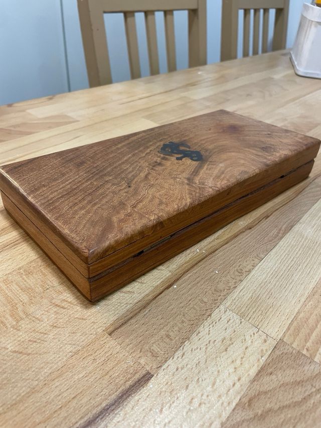 Lupa de madera para decoración