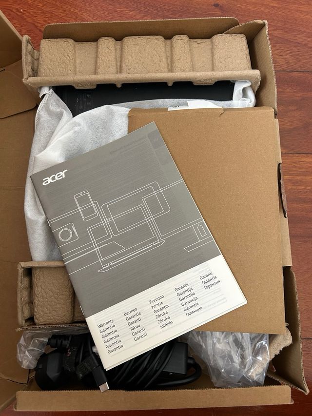 Chromebook Táctil Negro+ cargador+caja