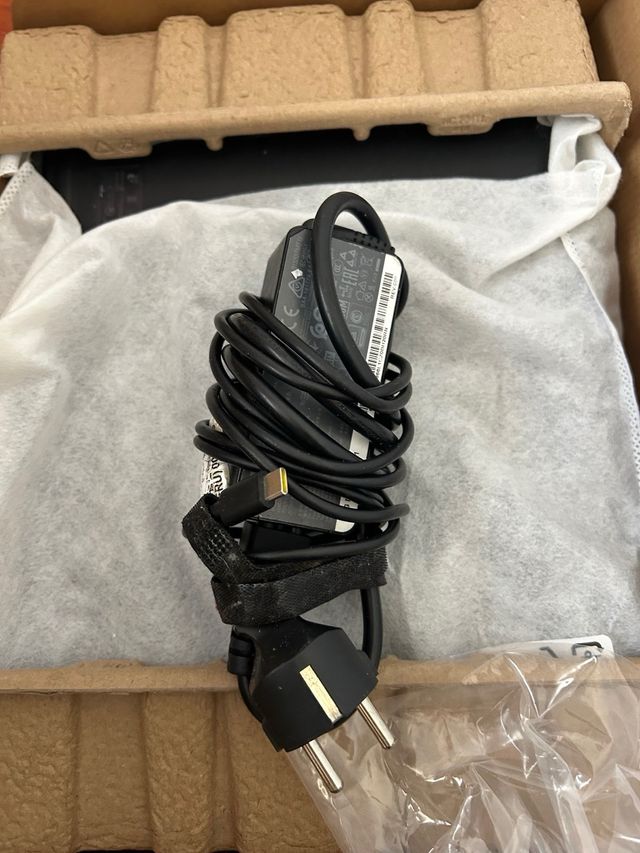 Chromebook Táctil Negro+ cargador+caja