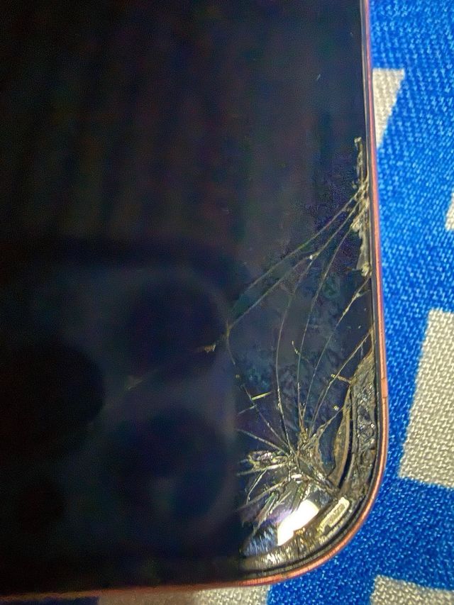 iPhone XR Coral Bloccato per pezzi