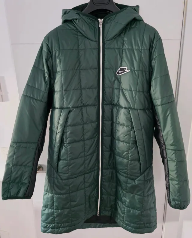 Chaqueta larga acolchada Nike verde