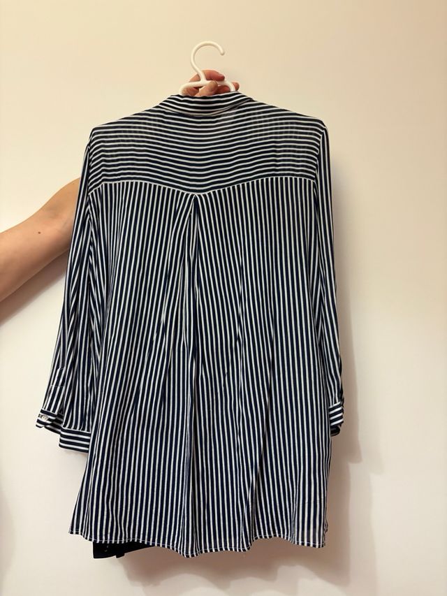 Pantalón y camisa rayas azul marino