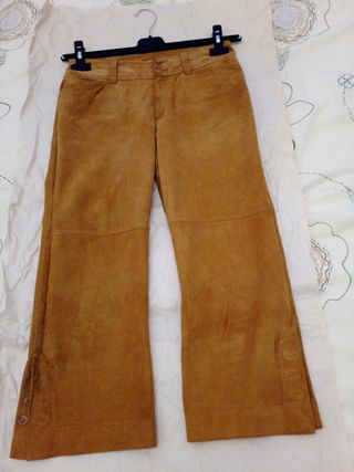 Pantalón vintage de ante.Massimo Dutti T.36