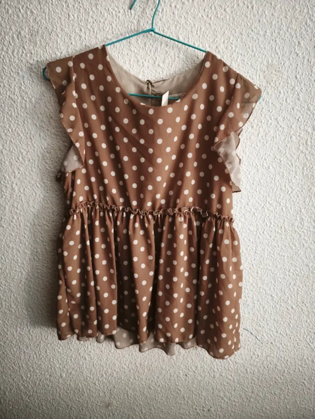 Blusa sin mangas marrón lunares blancos