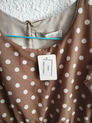 Blusa sin mangas marrón lunares blancos