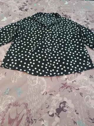 Blusa de topos negra talla M