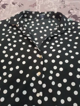 Blusa de topos negra talla M