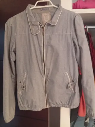 Chaqueta Pull&Bear gris y blanca
