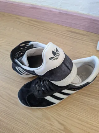 Adidas Gazelle Talla 42 Negro/Blanco