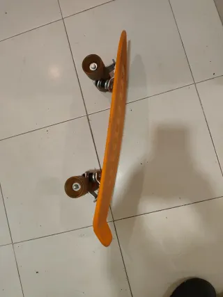 Monopatín naranja