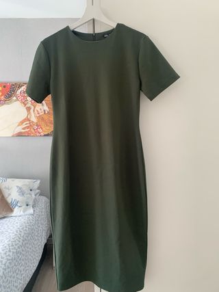 Vestido Zara cuello redondo verde oliva