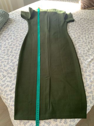 Vestido Zara cuello redondo verde oliva