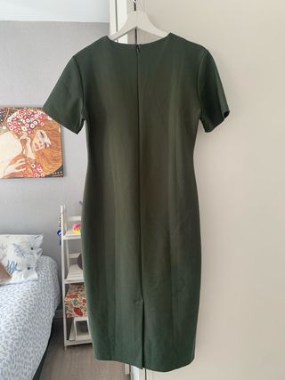 Vestido Zara cuello redondo verde oliva