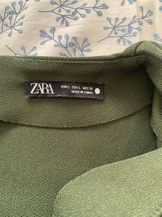 Vestido Zara cuello redondo verde oliva