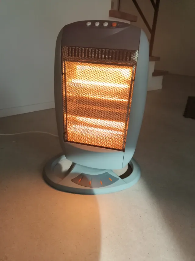 Stufa elettrica alogena a piantana 1200W