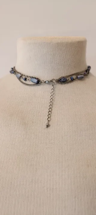 Collar antiguo plateado con colgante azul