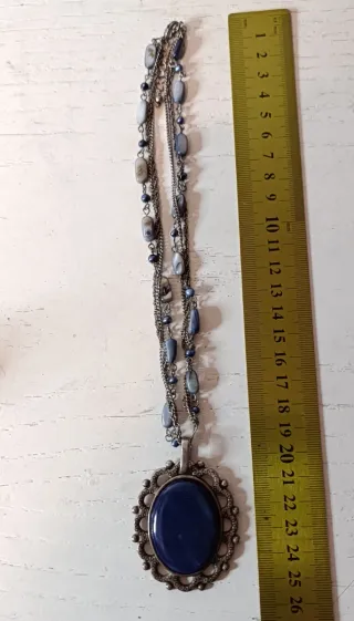 Collar antiguo plateado con colgante azul