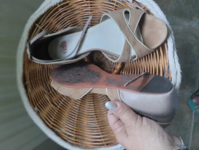 Sandalias planas piel beige talla 37