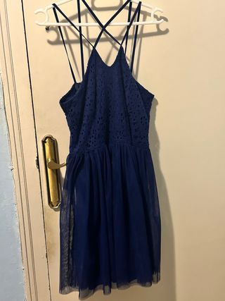 Vestido azul de fiesta con encaje