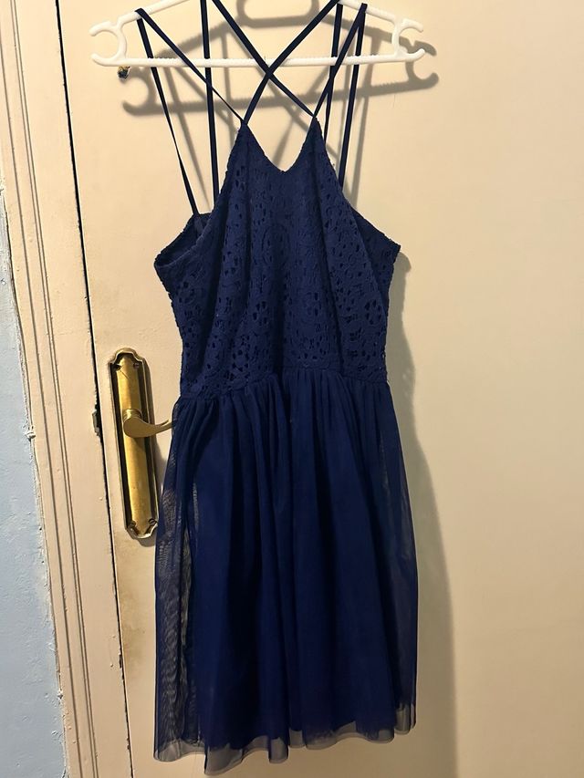 Vestido azul de fiesta con encaje