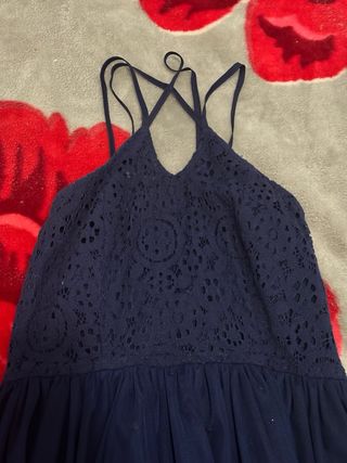 Vestido azul de fiesta con encaje