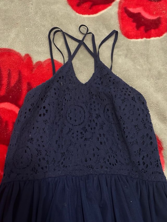 Vestido azul de fiesta con encaje