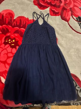 Vestido azul de fiesta con encaje
