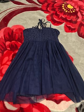 Vestido azul de fiesta con encaje