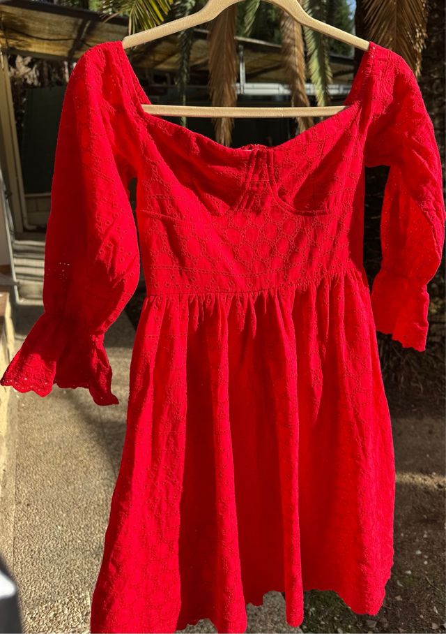 Vestido vermelho de algodão com mangas longas