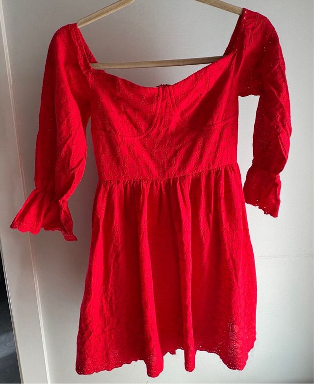 Vestido vermelho de algodão com mangas longas