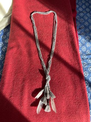 Collar bisutería con plumas