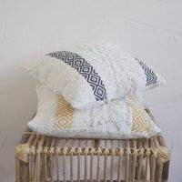 Pack 2 almofadas decorativas com franjas