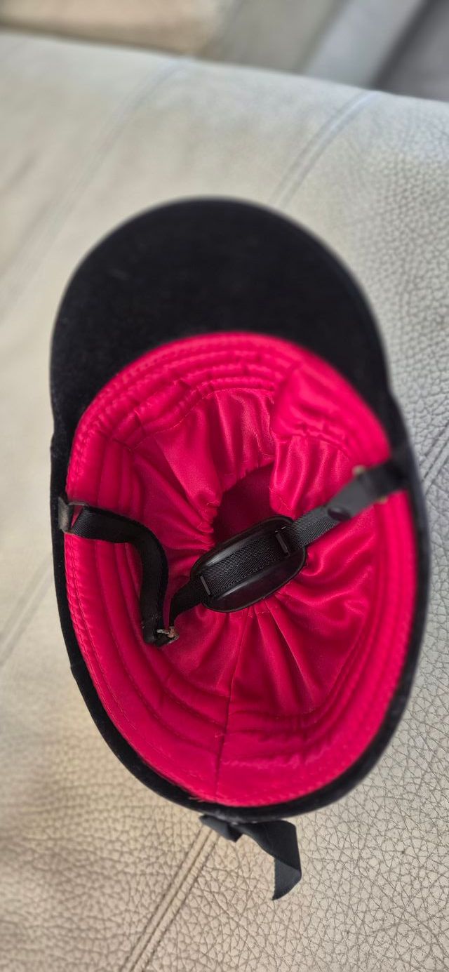 Casco de equitación negro ajustable