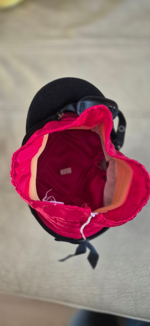 Casco de equitación negro ajustable