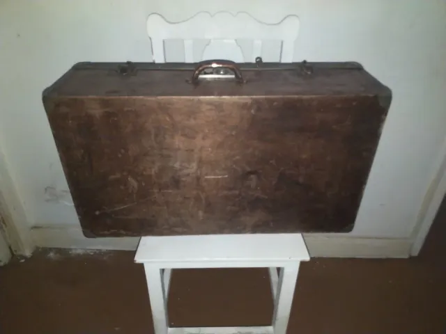 Maleta antigua de madera
