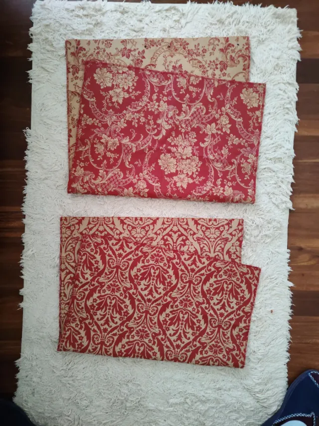 2 Telas de tapicería con estampado floral