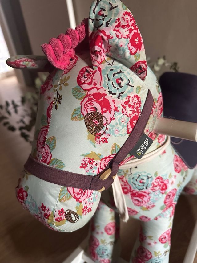 Caballo balancín infantil floral