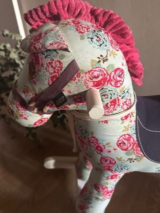 Caballo balancín infantil floral