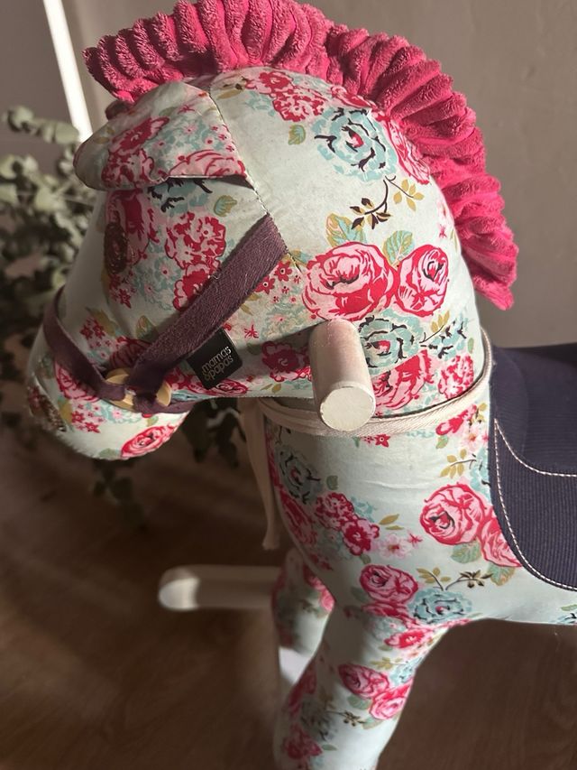 Caballo balancín infantil floral