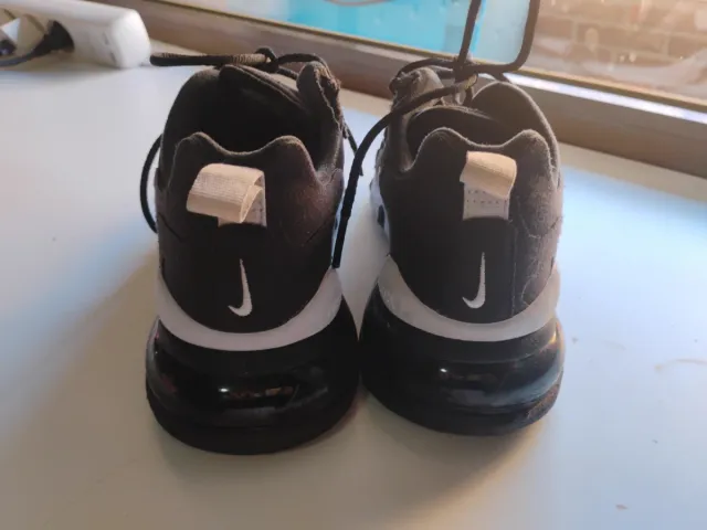 Nike Air Max 270 Negro/Blanco