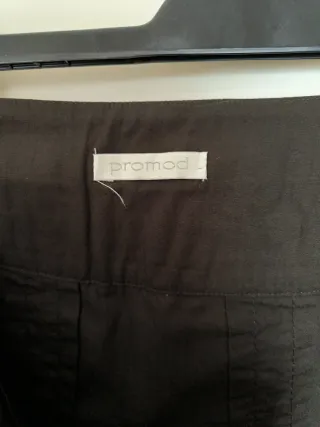 Falda marrón con estampado floral