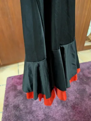 Falda flamenca negra y roja