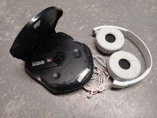 Lettore CD Sony Discman e Cuffie Bianche