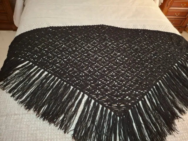 Manton crochet traje regional negro